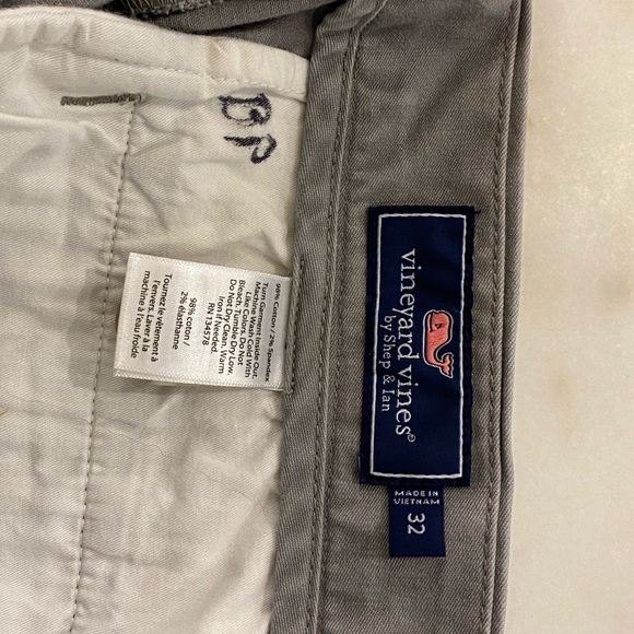 Vineyard Vines Shorts - Picture 3 of 4